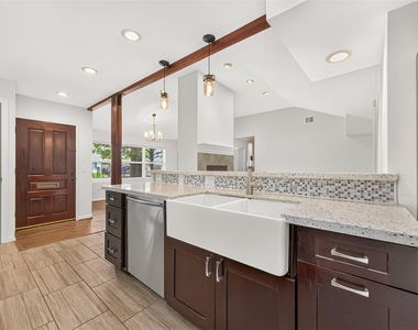 1309 Martin Street - Photo Thumbnail 15