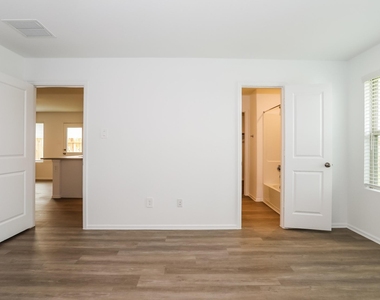 423 Jewett Meadow Drive - Photo Thumbnail 6