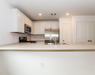 423 Jewett Meadow Drive - Photo Thumbnail 4