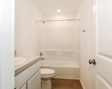423 Jewett Meadow Drive - Photo Thumbnail 12