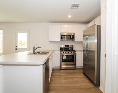 423 Jewett Meadow Drive - Photo Thumbnail 5