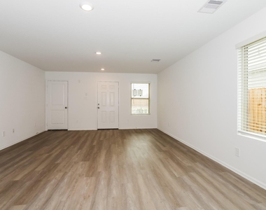 423 Jewett Meadow Drive - Photo Thumbnail 1