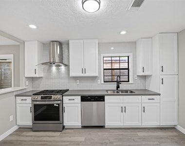 419 Fairbanks Street - Photo Thumbnail 13