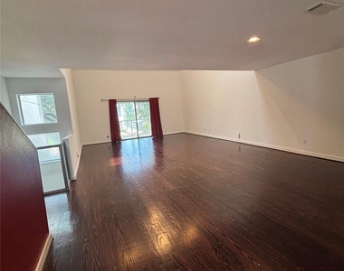 2429 Wentworth Street - Photo Thumbnail 5
