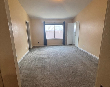 2429 Wentworth Street - Photo Thumbnail 8