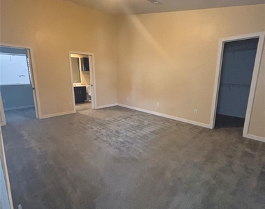 2429 Wentworth Street - Photo Thumbnail 9