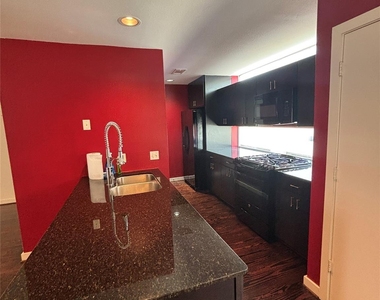 2429 Wentworth Street - Photo Thumbnail 6