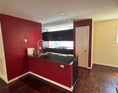 2429 Wentworth Street - Photo Thumbnail 7