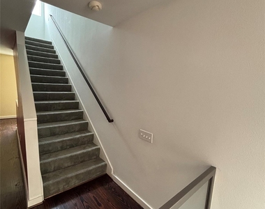 2429 Wentworth Street - Photo Thumbnail 4