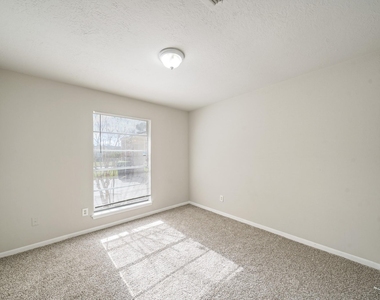 2402 Hilton Head Drive - Photo Thumbnail 6