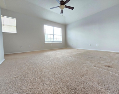 19923 Oland Way - Photo Thumbnail 7