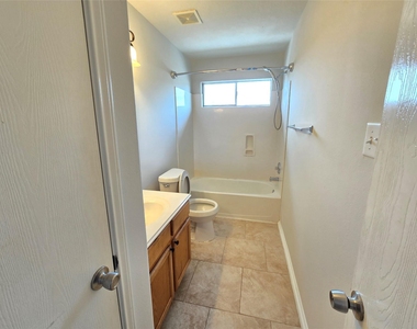 19923 Oland Way - Photo Thumbnail 12