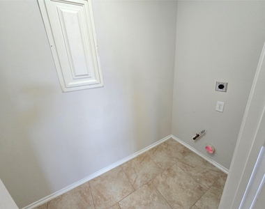 19923 Oland Way - Photo Thumbnail 10