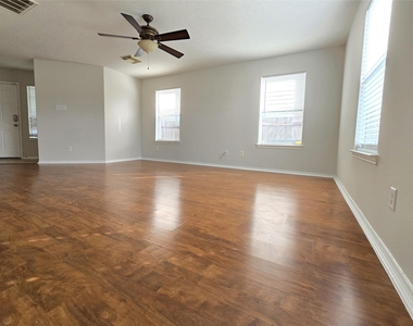 19923 Oland Way - Photo Thumbnail 6