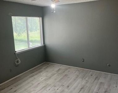 3162 Windchase Boulevard - Photo Thumbnail 6