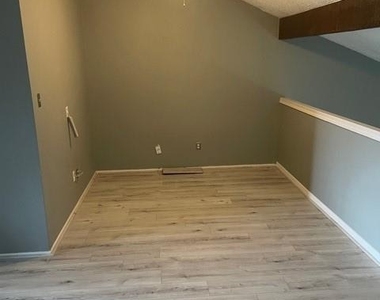 3162 Windchase Boulevard - Photo Thumbnail 7