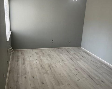 3162 Windchase Boulevard - Photo Thumbnail 5