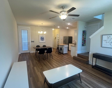 2413 Chinook Way - Photo Thumbnail 3