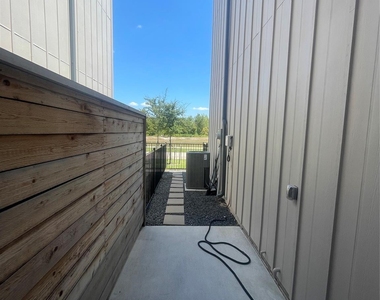 2413 Chinook Way - Photo Thumbnail 21