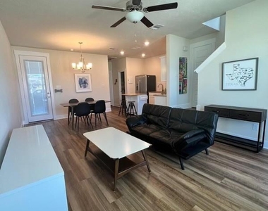 2413 Chinook Way - Photo Thumbnail 2
