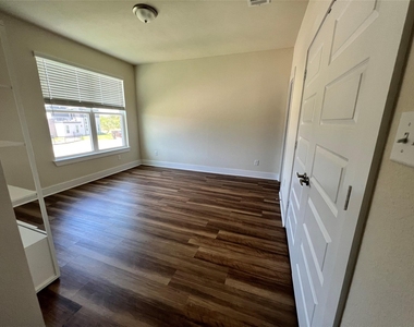 2413 Chinook Way - Photo Thumbnail 19