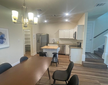 2413 Chinook Way - Photo Thumbnail 4