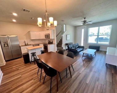 2413 Chinook Way - Photo Thumbnail 1