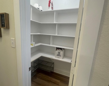 2413 Chinook Way - Photo Thumbnail 7