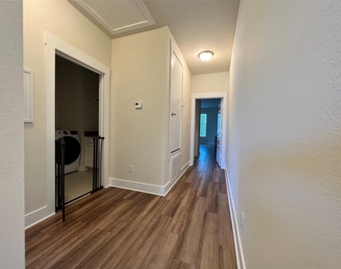 2413 Chinook Way - Photo Thumbnail 18