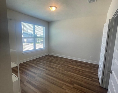 2413 Chinook Way - Photo Thumbnail 16