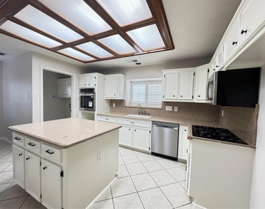 6926 Hearthside Drive - Photo Thumbnail 14