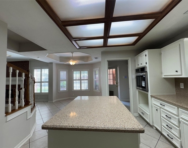 6926 Hearthside Drive - Photo Thumbnail 11