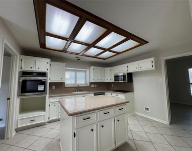 6926 Hearthside Drive - Photo Thumbnail 13