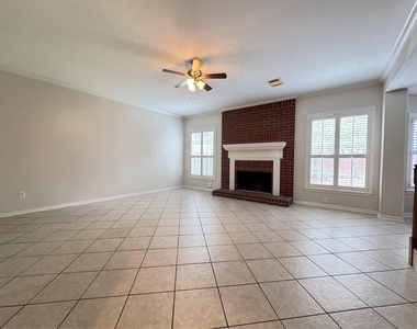 6926 Hearthside Drive - Photo Thumbnail 4