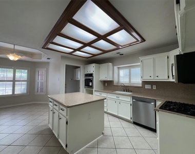 6926 Hearthside Drive - Photo Thumbnail 12