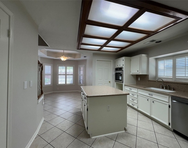 6926 Hearthside Drive - Photo Thumbnail 10