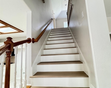 6926 Hearthside Drive - Photo Thumbnail 17