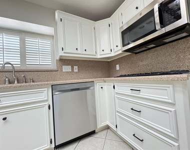 6926 Hearthside Drive - Photo Thumbnail 16