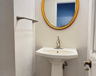 6926 Hearthside Drive - Photo Thumbnail 20