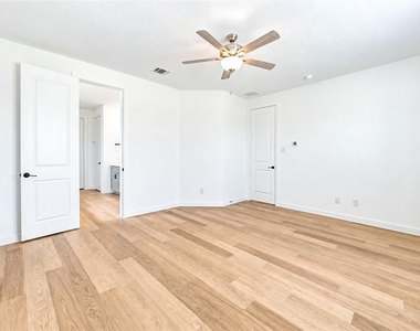 2305 Poseidon Street - Photo Thumbnail 10