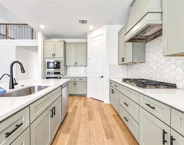 2305 Poseidon Street - Photo Thumbnail 2