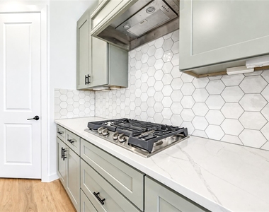 2305 Poseidon Street - Photo Thumbnail 3