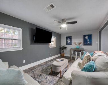 3218 Avenue Q 1/2 - Photo Thumbnail 10