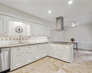 2425 Potomac Drive - Photo Thumbnail 4