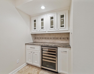 2425 Potomac Drive - Photo Thumbnail 6
