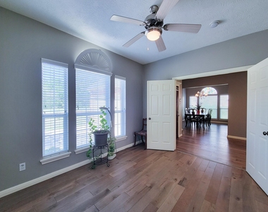 3504 Oak Landing - Photo Thumbnail 9