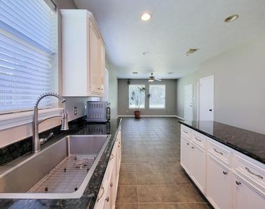 3504 Oak Landing - Photo Thumbnail 18