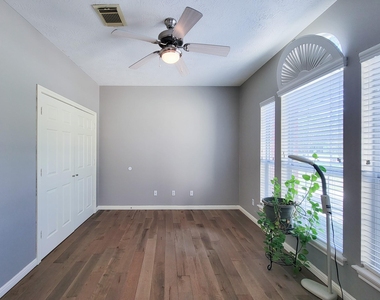 3504 Oak Landing - Photo Thumbnail 8