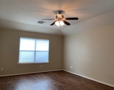 1202 Hemple Drive - Photo Thumbnail 12