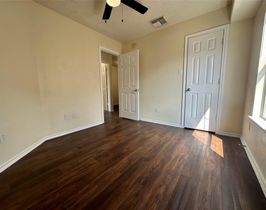 16202 Sandy Path Lane - Photo Thumbnail 5